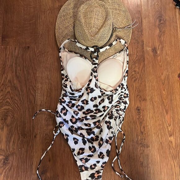 Kona Sol Leopard One Piece T Strap Back - Picture 6 of 7